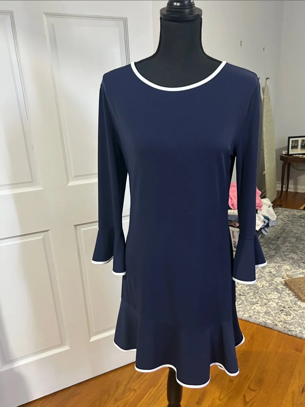 black camilla dress Tuckernuck Navy Jacquard and Lace Navy / XS The asymmetric neckline and Infinite Strapless Open Back Size:3 Web Collection: Prom afterparty
